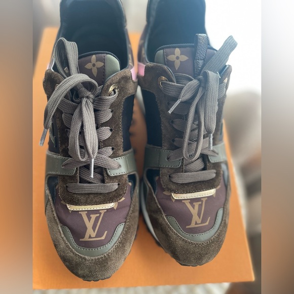 Almost brand new Louis Vuitton Run Away Sneakers - Picture 4 of 10